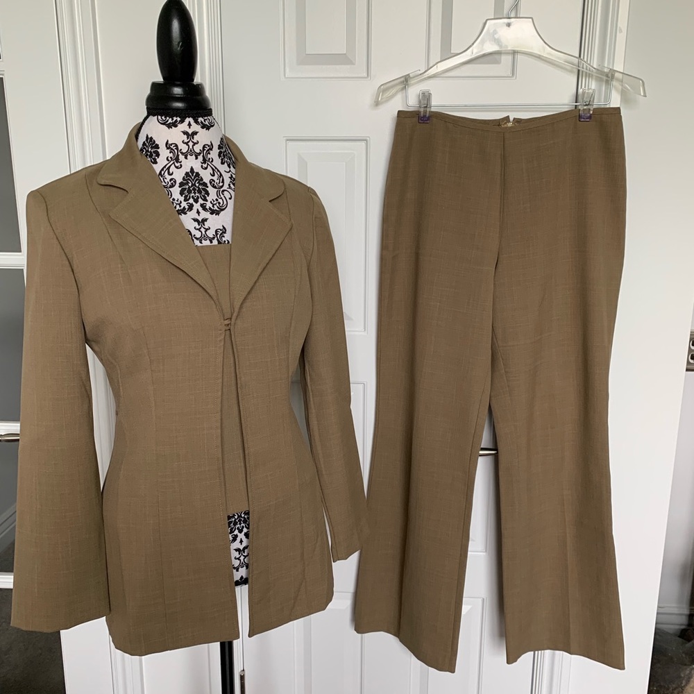 Sz 11/12 Breakin’ Loose three piece suit in tan